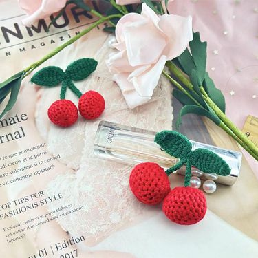 Knitted Red Small Cherry Pin Fruit Brooch Wool Cute Bag Clothing Accessory Pendant Decoration_voghion.com