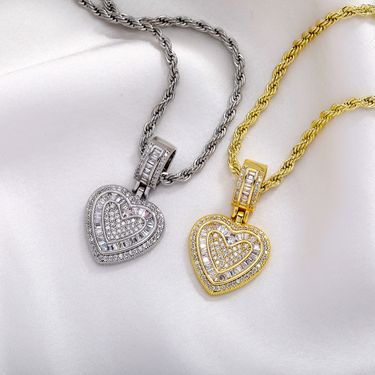 Men's Jewelry Niche Gold Plated Love Clavicle Chain Metal Hip Hop Accessories Sweater Chain Female Pendant Necklace Pendant_voghion.com