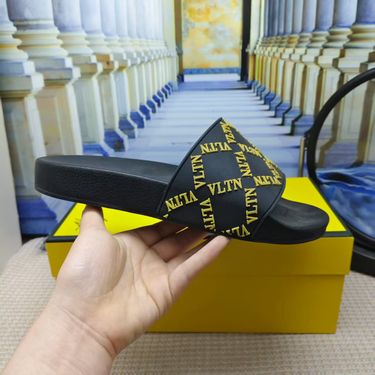 Vietnam Cambodia 2025 Summer New Men's And Women's Fashion Casual Versatile Flat Letter One-Word Slippers_voghion.com