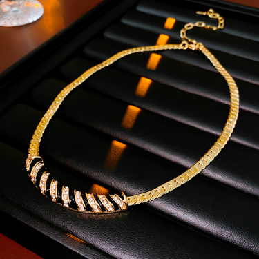 Designer vintage necklace gold plated with diamond arc dripping oil clavicle chain light luxury and high-grade necklaces_voghion.com