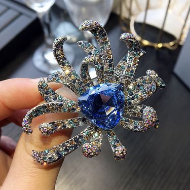 Luxury Austrian Crystal Chrysanthemum Brooch_voghion.com