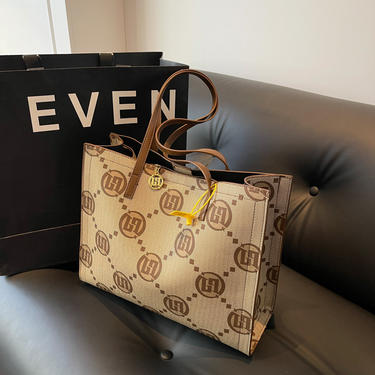 2023 Light Luxury, High-end, And Luxurious Shoulder Bag, Large Capacity And Versatile, Trendy And Stylish PU Women's Tote Bag, Practical Women's Bag_viptrois.com