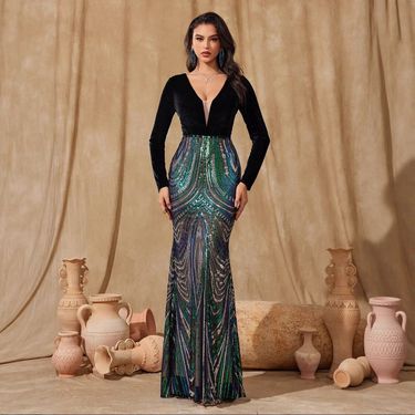 Slim Fit Long Sleeve Evening Gown – Sparkling V-Neck Backless A-Line Dress For Parties & Galas (S/M/L/XL, Black)_voghion.com