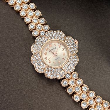Women's Bracelet Watches New Flower Diamond Studded Gypsophila Quartz Women's Watch Niche Full Diamond Flower Shaped Women's Bracelet Watch Hot Sale_voghion.com