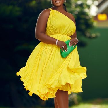 Women's Pleated Slanted Shoulders And Large Straps Solid Color Dress_voghion.com