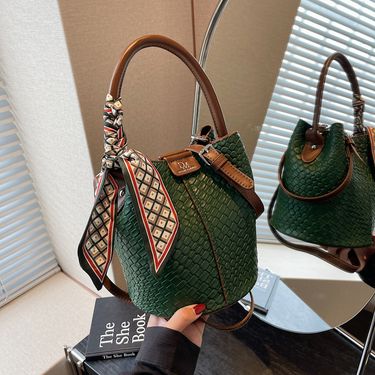 2025 Trendy New Commuter Women's Handbag Fashion Versatile Shoulder Woven Bucket Bag Niche_voghion.com