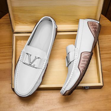 Fashion Men Casual Leather Shoes Luxury Italian Soft Men Loafers Handmade Moccasins Men Breathable Slip On Boat Shoes Plus Size_voghion.com