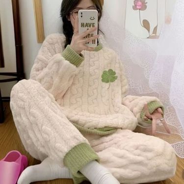 Winter Coral Fleece Pajamas Women's Thickened Embroidered Loose And Comfortable Loungewear Set_voghion.com