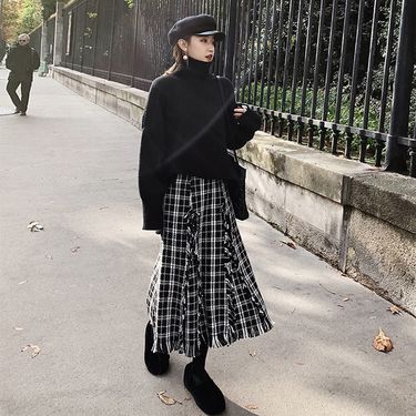 Fashionable sweater trend with Western style reducing age, 2024 autumn and winter casual woolen fringe plaid skirt_voghion.com
