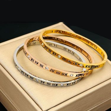Titanium steel bracelet for girls, high grade Roman numeral diamond bracelet for women, light luxury, high grade, non fading, girlfriend bracelet_viptrois.com