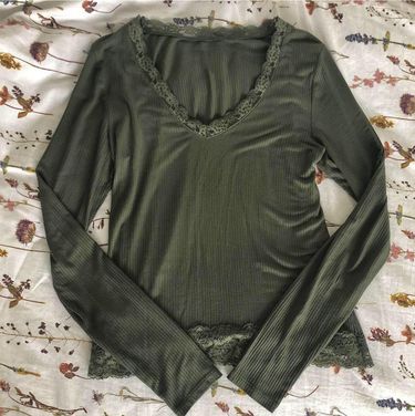 New Solid Color Pit Stripe Lace Collar Hem Tight Fitting Women's T-shirt_voghion.com