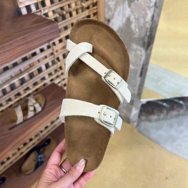White Clip-toe Cork Cool Slippers Birkenstocks 2025 New Lazy Wear Leather Casual Birkenstocks Slippers_voghion.com