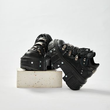 2024 new dark dad shoes thick sole foreign trade cross border women's shoes heavy metal personality gothic style punk boots women_voghion.com