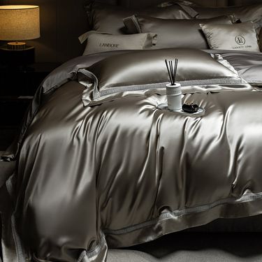 High End Water Gloss Silk Satin Ultra-fine Denier Lyocell Cotton Four Piece Hollow Out Light Luxury Duvet Set Bedding_voghion.com