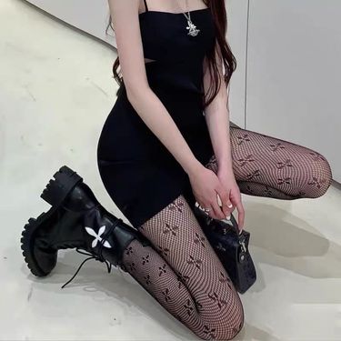 New Trendy Four-Leaf Clover Pantyhose Sexy Hot Girl Black JK Fishnet Stockings Autumn Winter Anti-Snagging Base Socks_voghion.com