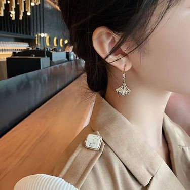 Fan Overlapping Earrings, Earrings For Women's Niche Design, New Temperament Light Luxury Simple Versatile Earrings, Ear Hooks_voghion.com