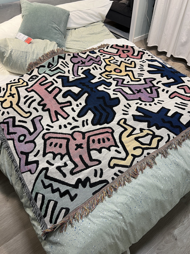 Keith haring, a graffiti master, upholstered with sofa blankets_voghion.com