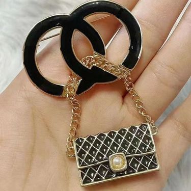 Brooch 1pc Alphabet Heavy Industry Pin Clothing Sweater Suit Shirt Accessories_voghion.com