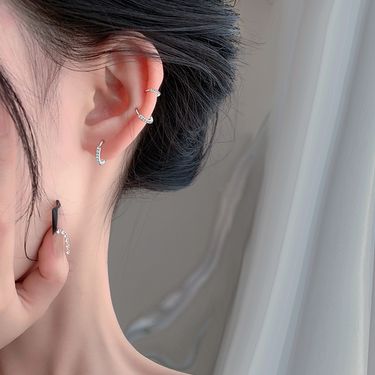 Women's Jewelry Simple Small Diamond Earrings S999 Sterling Silver Earrings For Ear Piercing Non Allergic Ear Bone Studs Exquisite Design Earrings_voghion.com
