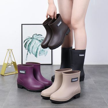 New rain shoes women's fashion models wear water shoes outside work women's rubber shoes overshoes medium tube rain boots_voghion.com