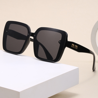 New fashionable large-frame plain sunglasses for women's trend versatile street photography, small and high-end sunglasses_voghion.com