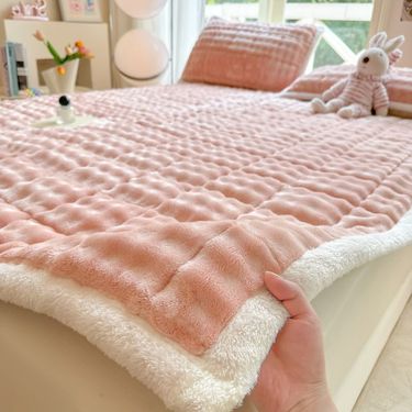 Premium Fur Mattress Topper Set - Ultra Soft & Warm Bubble Fleece Bedding For Home & Dorm (Multiple Sizes & Colors, Cat-Like Coziness)_voghion.com
