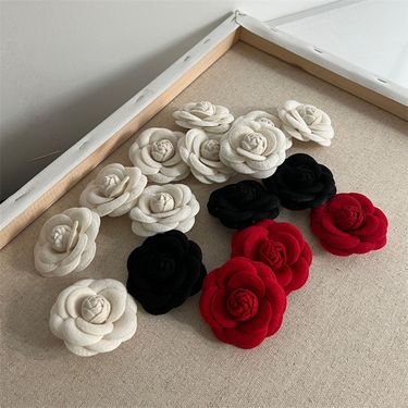 French Retro Camellia Corsage Pin High-end Imitation Wool Pearl Suit Coat Accessories Fabric Small Fragrance Brooch_voghion.com