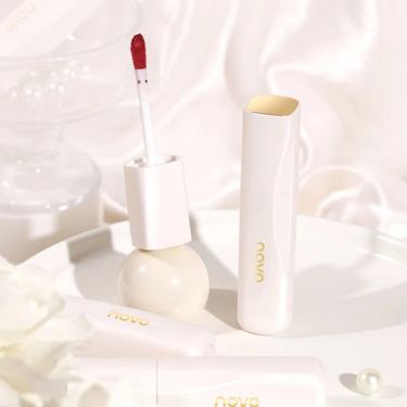 NOVO5913 Lip Glazed Velvet Matte Waterproof, Sweatproof, Staining, Non Fading, Student Appearance White Red Plain_voghion.com