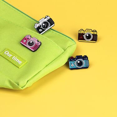 Personalized Cartoon Leica Retro Camera Brooch Cute Japanese Metal Badge Couple Lapel Pin Student Accessories_voghion.com
