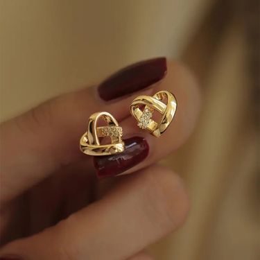 Simple and fashionable personality high end temperament cross heart diamond earrings for women niche design fresh earrings earrings_voghion.com