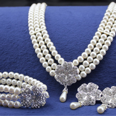 Wedding jewelry wholesale three-row pearl bridal jewelry set rhinestone four-leaf clover necklace and earrings three-piece set_viptrois.com
