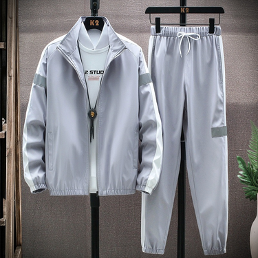 Latest Designs Front Zipper Up Track Suit Side Strips Custom Men's Two Piece Suit Casual Jogging Suits_voghion.com
