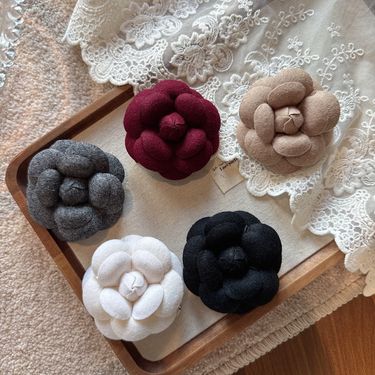 Korean Autumn And Winter Woolen Camellia Small Fragrance Style Brooch Coat Shirt Pin Temperament Retro Accessories Corsage Decoration_voghion.com