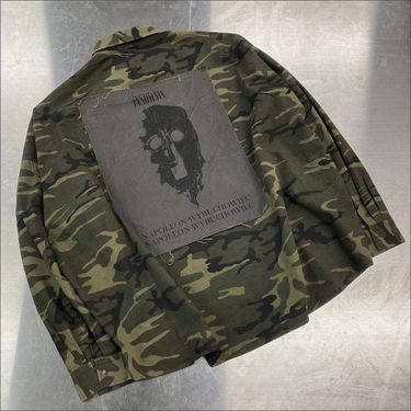 Women's Clothing Trendy Brand Military Green Camouflage Washed Old Jacket With Patch On The Back Lapel Long Sleeved Shirt For Men And Women Vibe Style_voghion.com