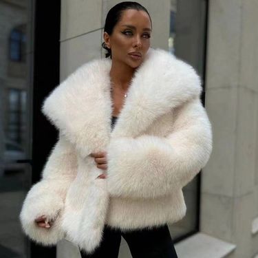 Luxury Faux Fox Fur Jacket Women’s Winter Coat – Soft & Plush, Streetwear Chic, Pockets, Oversized Fit, Eco-Friendly Faux Fur (Cream White)_ecoleips.com