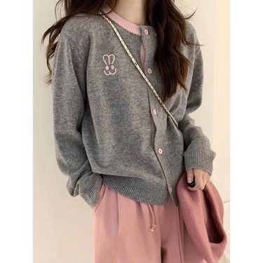 Color blocked round neck embroidered rabbit single breasted knitted cardigan jacket sweater women's new casual commuting_voghion.com