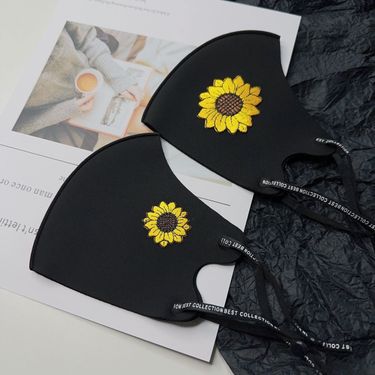 Simple Black Personality Sunflower Mask_voghion.com