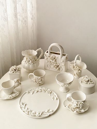 Elegant Life Light Style Embossed Camellia Ceramic Vase Ornament Home High-Value Jewelry Decoration Jar Display_voghion.com