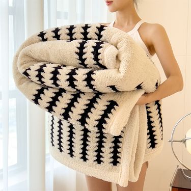 2025 New Model Spruce Velvet Thickened Warm Multi-Functional Double Layer Lamb Wool Air Conditioning Nap Blanket_voghion.com