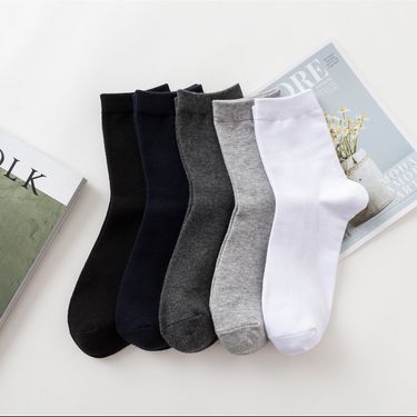 Solid color men's classic black and white socks men's business tube cotton socks cotton socks breathable comfortable invisible socks_voghion.com