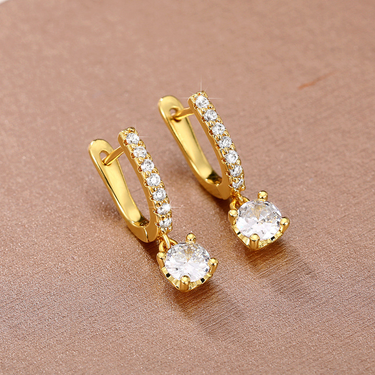 Cao Shi's Simple Design Sense Single Diamond Ear Buckle Youth Style Earrings for Women Korean Edition Fresh and Cute Female Earrings_ipsvogv.com