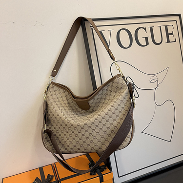 Beibei Shangpin 2023 New Street Photography Fashion Contrast Shopping Tote Leisure Large Capacity One Shoulder Women's_voghion.com