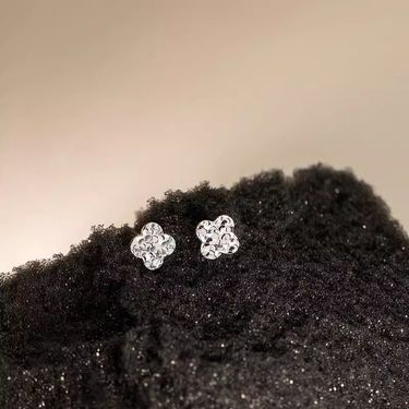 Spring Sparkling Crushed Ice Four-Leaf Clover Light Luxury For Women, Internet Celebrity Niche Ins Style, Elegant Simple_voghion.com