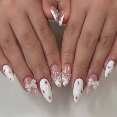 Gorgeous Wearable Nails With Flower Bowknots, Glittering Diamond Nail Pieces, Almond Shaped Short False Nails, Finished Products_voghion.com
