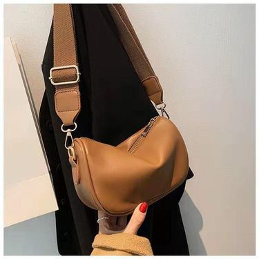 Simple Stylish Women's New Autumn and Winter Soft Surface Dumpg Textured One-Shoulder Ins Niche Messenger Bag_voghion.com