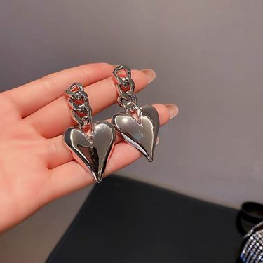 Silver Needle Exaggerated Cold Wind Love Chain with Internet Red Charm Design Sense Women's Earrings_voghion.com