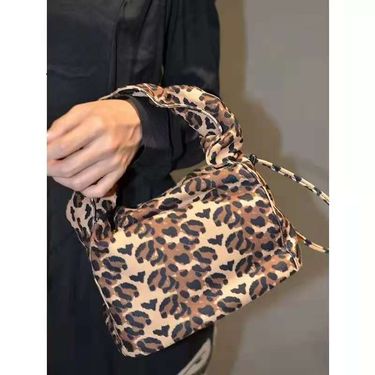 AW Niche Design Wrinkled Cloud Nylon Women's Handbag Shoulder Underarm Bag Oxford Fabric Lightweight_voghion.com