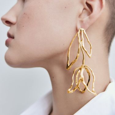 Fashion geometric metal shiny leaf personality earrings female net celebrity temperament all match high end earrings_voghion.com