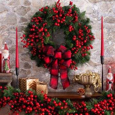 Mixed Red Berry and Pine Needle Red Fruit Front Door Rustic Holiday Christmas Wreath Red Plaid Bow_voghion.com