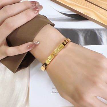 Classic Love Forever Bracelet - Titanium Steel Couple Jewelry (Simple & Versatile, Unisex Design)_voghion.com